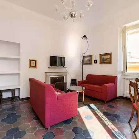 Charming At Spanish Steps, No Elevator Apartment