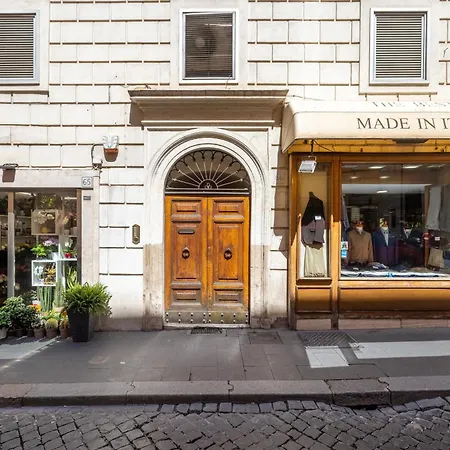 Charming At Spanish Steps, No Elevator Apartment Rome