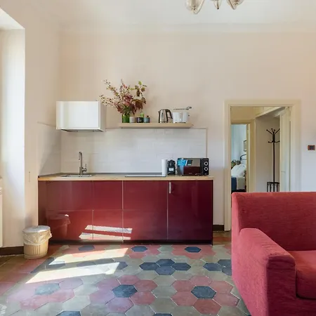 Charming At Spanish Steps, No Elevator Apartment