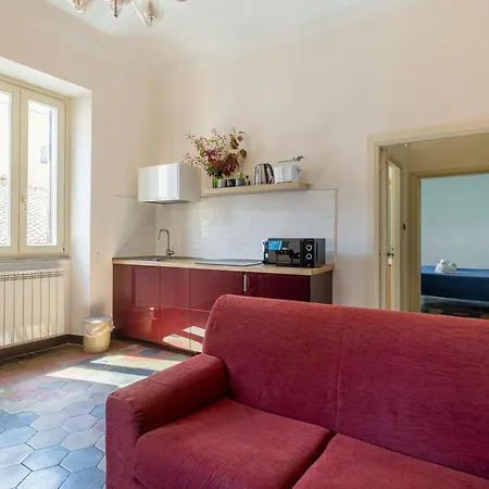 Charming At Spanish Steps, No Elevator Apartment *