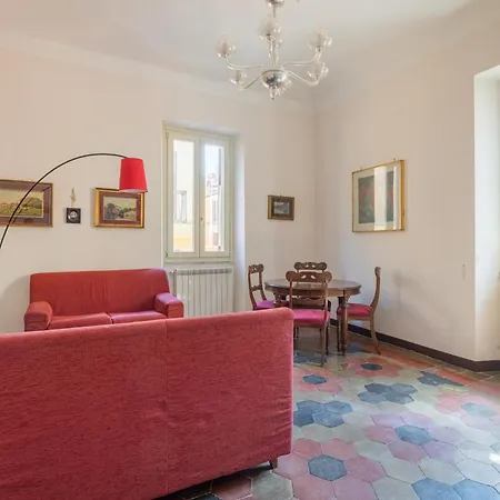 Charming At Spanish Steps, No Elevator Apartment